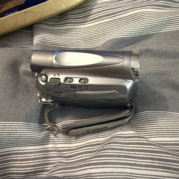 Canon Silver Digital Camcorder with 25x Optical Zoom - Picture 7 of 14